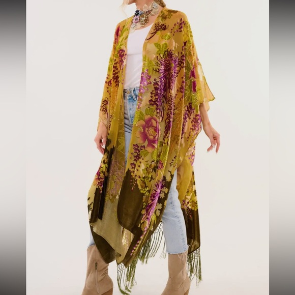 Aratta Velvet Stained Glass Kimono - Picture 7 of 9